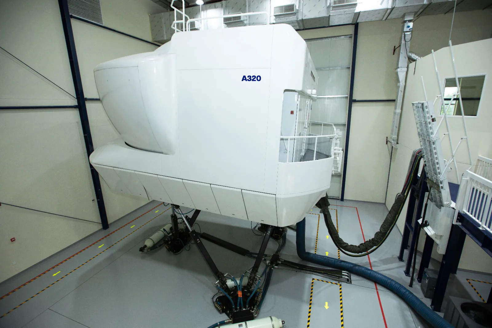 Full-motion Airbus A320 simulator rig