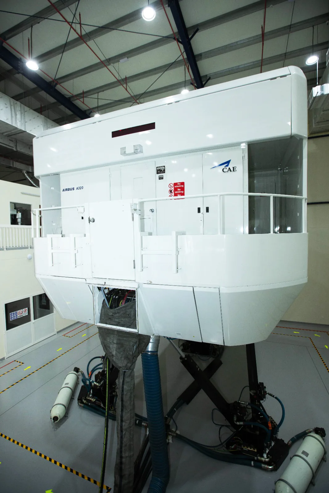 Full-motion Airbus A320 simulator